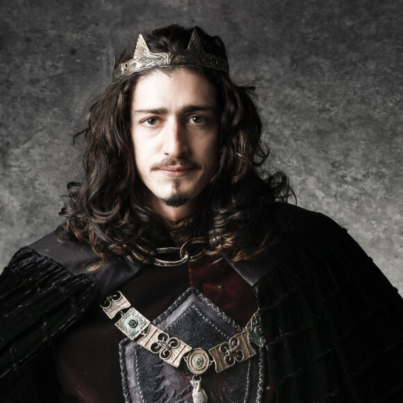 Rodolfo (Johnny Massaro) destitui o Patriarca da Fé e surpreende a todos ao anunciar Orlando (Daniel Warren) como o substituto, a partir do capítulo de sexta-feira, 16 de março de 2018, da novela 'Deus Salve o Rei'