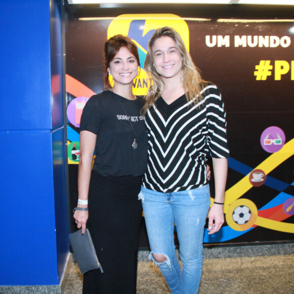 Fernanda Gentil e a namorada, Priscila Montandon, prestigiaram o show da dupla Jorge e Mateus na noite desta sexta-feira, 3 de fevereiro de 2018
