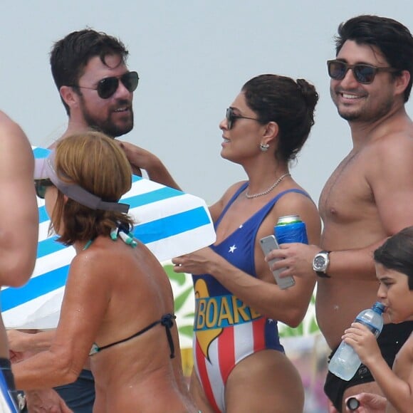 Juliana Paes também curtiu a companhia do marido, Carlos Eduardo Batista