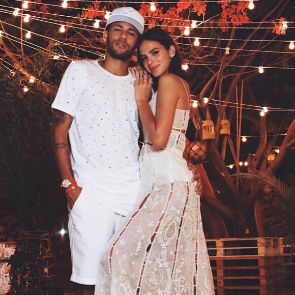 Neymar tem aproveitando cada momento para ficar perto da namorada, Bruna Marquezine
 