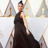 Zendaya mostra fluidez e volume de seu vestido Giambattista Valli no Oscar 2018
