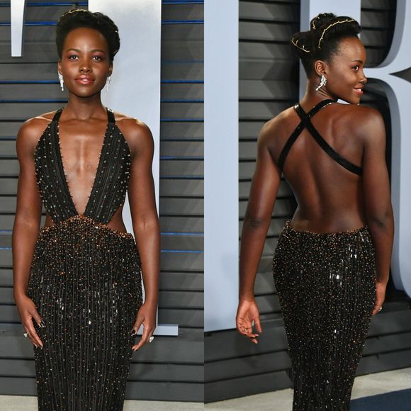 Lupita Nyong'o investiu em um look decotado nos seios e nas costas para curtir a festa Vanity Fair