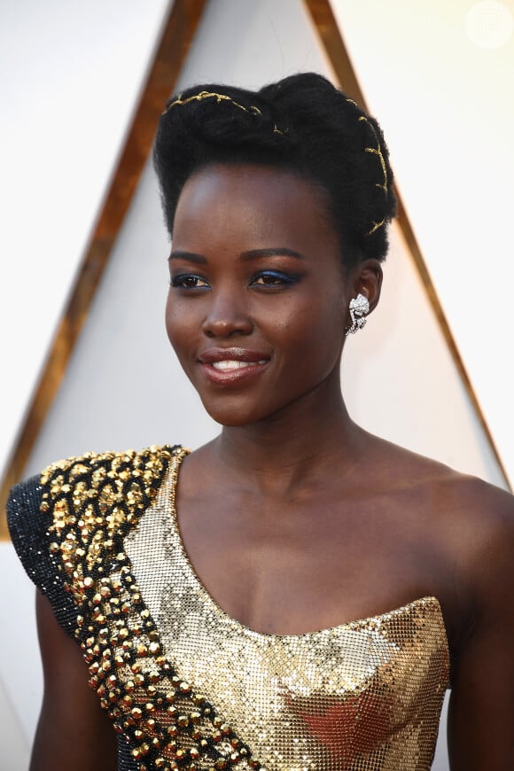 Lupita Nyong'o usou um vestido com detalhes de inspiração africana na 90ª edição do Oscar
