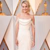 Margot Robbie usou vestido Chanel criado pelo designer de moda Karl Lagerfeld para ir ao Oscar 2018, neste domingo, 4 de março de 2018