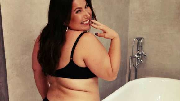 Mariana Xavier posta foto de lingerie e incentiva fãs: 'Pressões fazem adoecer'