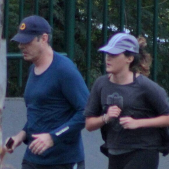 William Bonner é pai de Beatriz, com quem costuma ser clicado fazendo exercícios ao ar livre