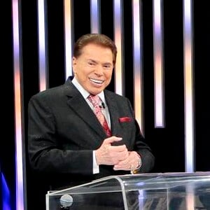 Silvio Santos usou peça da Camargo Alfaiataria no 'Troféu Imprensa'. 'Modelo feito especialmente para ele', afirma ao Purepeople diretora de marketing da grife