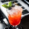 O Amaro Julep, com cynar, shrub de framboesa, xarope de canela e prosecco, do Must bar, também é considerado um drink elegante por Jessica Sanchez