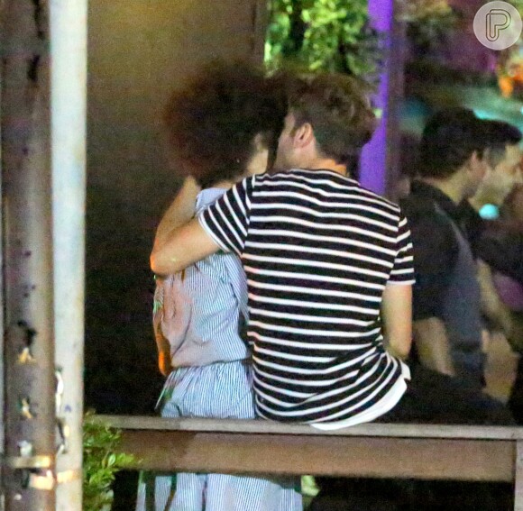 Hall Mendes e Ana Flávia Cavalcanti, de 'Malhação', são flagrados aos beijos em festa de encerramento da novela realizada em um restaurante na Barra da Tijuca, Zona Oeste do Rio de Janeiro, nesta segunda-feira, 5 de março de 2018