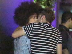 Hall Mendes e Ana Flávia Cavalcanti se beijam em festa de &#039;Malhação&#039;. Fotos!