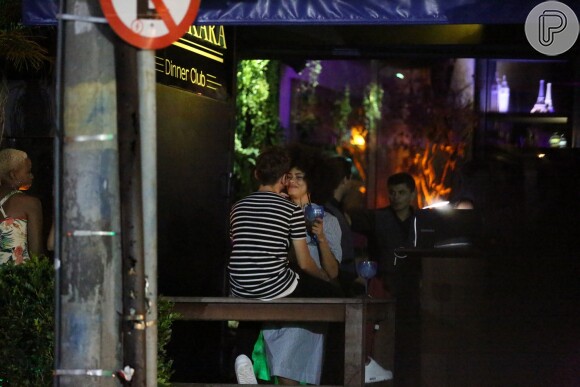 Hall Mendes e Ana Flávia Cavalcanti, de 'Malhação', são flagrados aos beijos em festa de encerramento da novela realizada em um restaurante na Barra da Tijuca, Zona Oeste do Rio de Janeiro, nesta segunda-feira, 5 de março de 2018