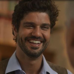 Inácio (Bruno Cabrerizo) agradece a ajuda de Geraldo (Jackson Antunes), na novela 'Tempo de Amar': 'Mais do que patrão, o senhor é meu grande amigo'