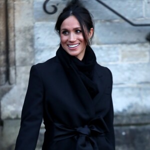 Vestido de noiva de Meghan Markle deve ser elaborado por Alexander McQueen 