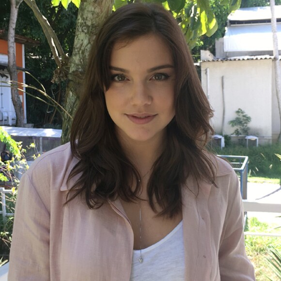 A atriz Alice Wegmann contou com meditação para diminuir as medidas após desenvolver compulsão alimentar
