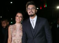 Luan Santana e namorada, Jade Magalhães, vão a casamento de Matheus: 'Romance'