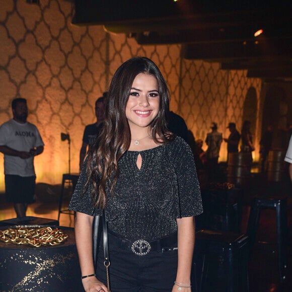 Maisa Silva também prestigiou o aniversário de 20 anos de Flavia Pavanelli