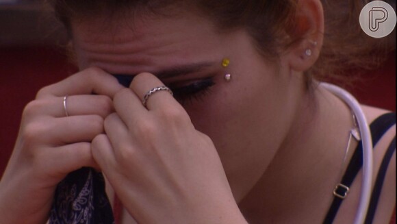 Ana Clara explicou para Paula que seu choro não foi pelo desentendimento e, sim, por saudades dos amigos que deixaram o programa, Gleici e Mahmoud