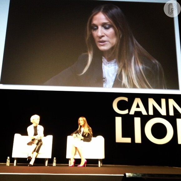 Sarah Jessica Parker apareceu em Cannes, na França, nesta manhã, no seminário Cosmopolitan
