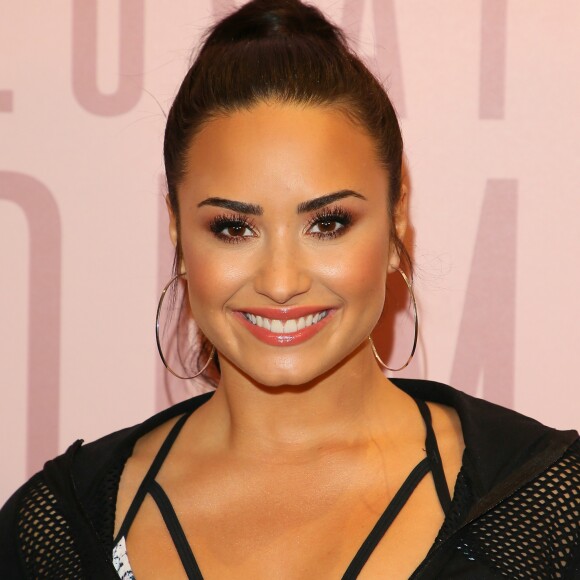 Demi Lovato já revelou ser bissexual: 'Sou bem natural e acho que amor é amor'