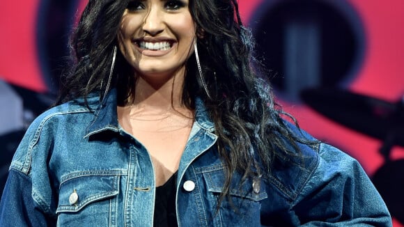 Solteira, Demi Lovato não descarta namorar mulheres: 'Amor em qualquer gênero'