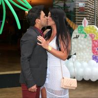 Zezé Di Camargo beija Graciele Lacerda em aniversário das sobrinhas. Fotos!