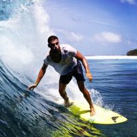 Cauã Reymond passa férias nas Ilhas Maldivas: 'Mais um belo dia de onda'