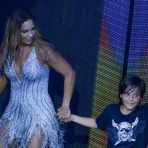 Filho de Ivete Sangalo arrasou na bateria e cantora elogiou, nesta sexta-feira, 9 de março de 2018: 'Meu orgulho'. Vídeo!