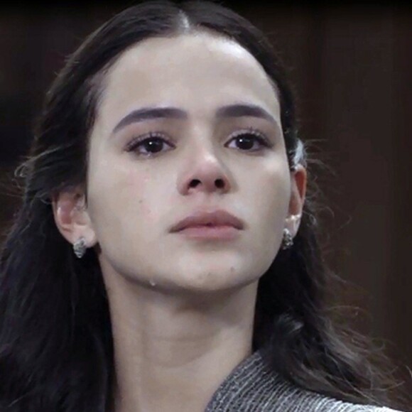 Catarina (Bruna Marquezine) se irrita ao receber visita de Rodolfo (Johnny Massaro) na novela 'Deus Salve o Rei': 'Não sei se estou num bom dia para visitas'