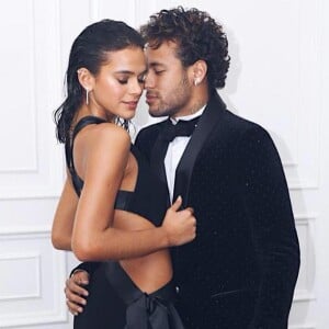 Bruna Marquezine esteve na França para aniversário de Neymar