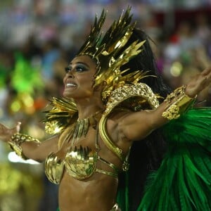 Juliana Paes não usa fantasia na hora H: 'Só no Carnaval'