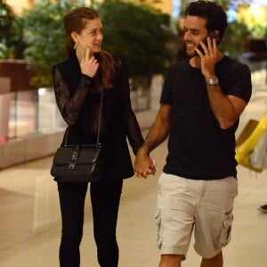 Marina Ruy Barbosa escolheu look all black para ir ao shopping com o marido, Xande Negrão