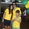 Bruno Mazzeo leva o filho, João, para assistir ao jogo do Brasil x México