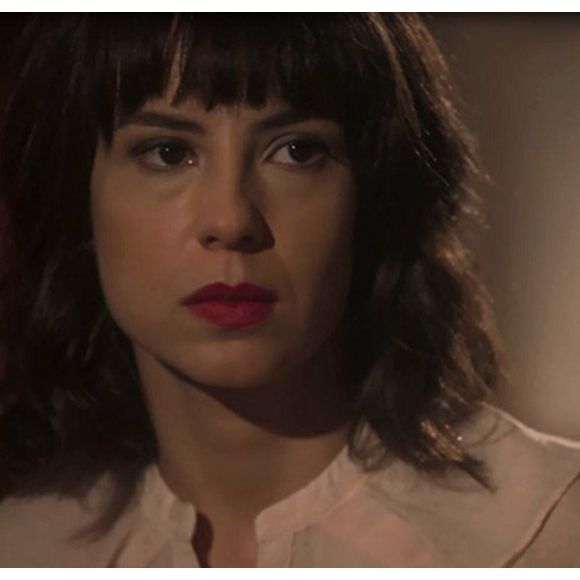 Lucinda (Andreia Horta) esbraveja ao deixar o Brasil com Fernão (Jayme Matarazzo) no fim da novela 'Tempo de Amar': 'Até nunca mais, terra de ingratos!'