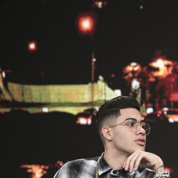 Kevinho cogitou abandonar carreira de cantor por dificuldades: 'Dormia no chão'