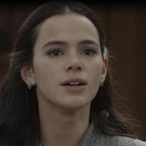 Catarina (Bruna Marquezine) se lembra de Virgílio (Ricardo Pereira) e pede ajuda a Lucíola (Carolina Ferman) nos próximos capítulos da novela 'Deus Salve o Rei': 'Marque um encontro meu com ele aqui no castelo. Tudo com muita discrição'