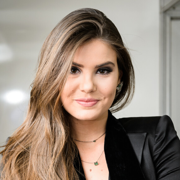 Camila Queiroz descartou preferência por tipos de personagens: 'Acho que é bom passar por todos os horários, por todos os tipos de personagens e todos os autores'