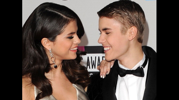 Justin Bieber e Selena Gomez aparecem em vídeo curtindo festa: 'Estão juntos'