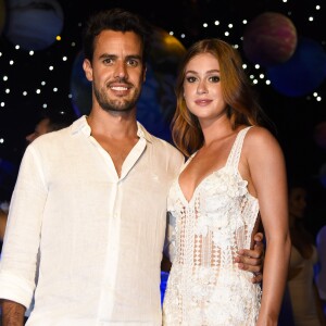 Marina Ruy Barbosa disse que o marido, Xandinho Negrão, não se incomoda com o assédio dos fãs