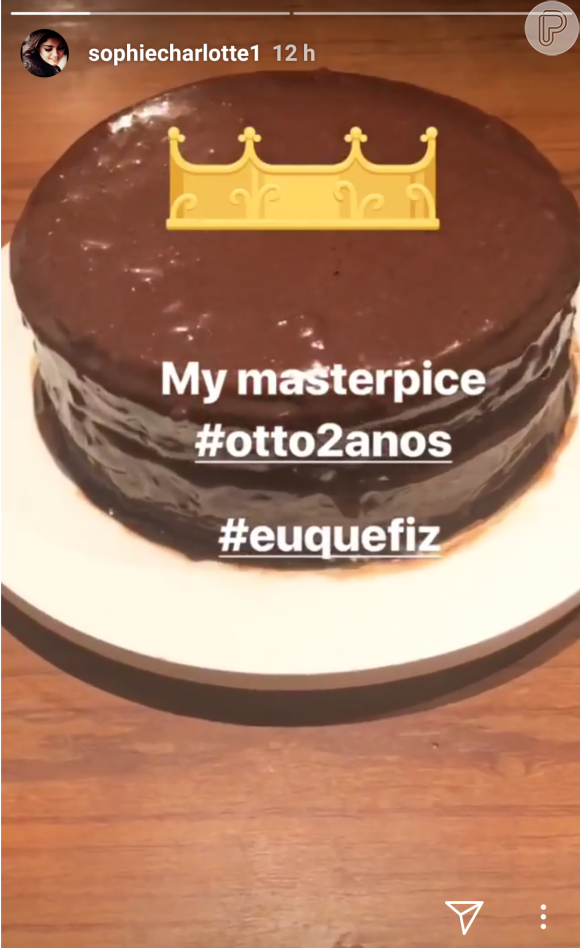 Shopie Charlotte fez bolo do aniversário de 2 anos do filho, Otto, na noite de terça-feira, 13 de março de 2018