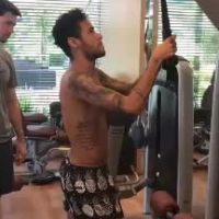 No Rio, Neymar retoma malhação após cirurgia no pé: 'Começando os treinos'
