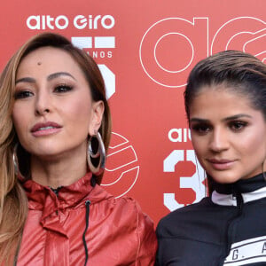 Sabrina Sato e Thássia Naves apostaram em looks sporty fashion 