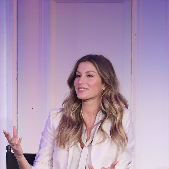 Gisele Bündchen detalha sua comida preferida: 'A minha receita caseira favorita é um prato dividido em sete partes, com repolho, brócolis, quinoa, abacate, beterraba, batata-doce e tomate cereja, funciona tão bem para o almoço quanto para a tarde ou durante uma noite agitada'