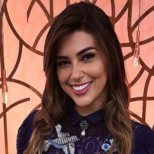 Vivian Amorim valoriza bronzeamento com fita isolante em entrevista ao Purepeople