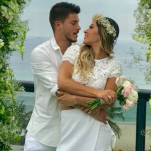 Mayra Cardi se casou com o ator Arthur Aguiar em dezembro de 2017