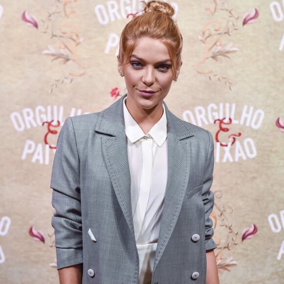 Isabella Santoni não se importa em mudar de visual para suas personagens