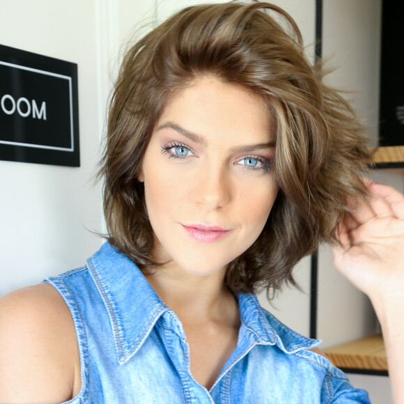 Isabella Santoni precisou deixar o tom dos fios mais naturais para atuar em uma novela de época