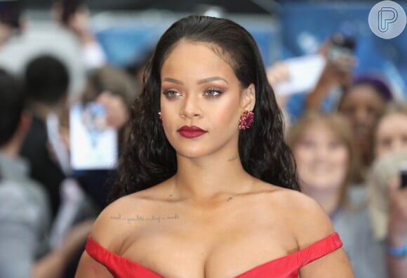 Rihanna se posicionou nas redes sociais, criticando a propaganda com tom irônico
