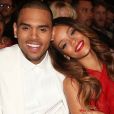 'Você prefere dar um tapa em Rihanna ou um soco em Chris Brown?', questionou o anúncio postado pelo Snapchat