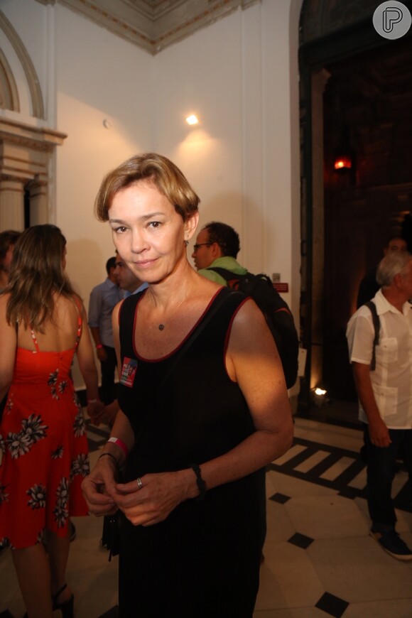 Julia Lemmertz assistiu show de Caetano Veloso em prol de exposição e dedicado à vereadora Marielle Franco