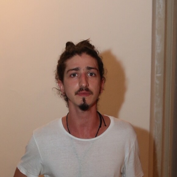 Caetano Veloso também foi prestigiado por Johnny Massaro ao fazer show dedicado à vereadora Marielle Franco, no Parque Lage, no Jardim Botânico, na Zona Sul do Rio de Janeiro, nesta quarta-feira, 15 de março de 2018